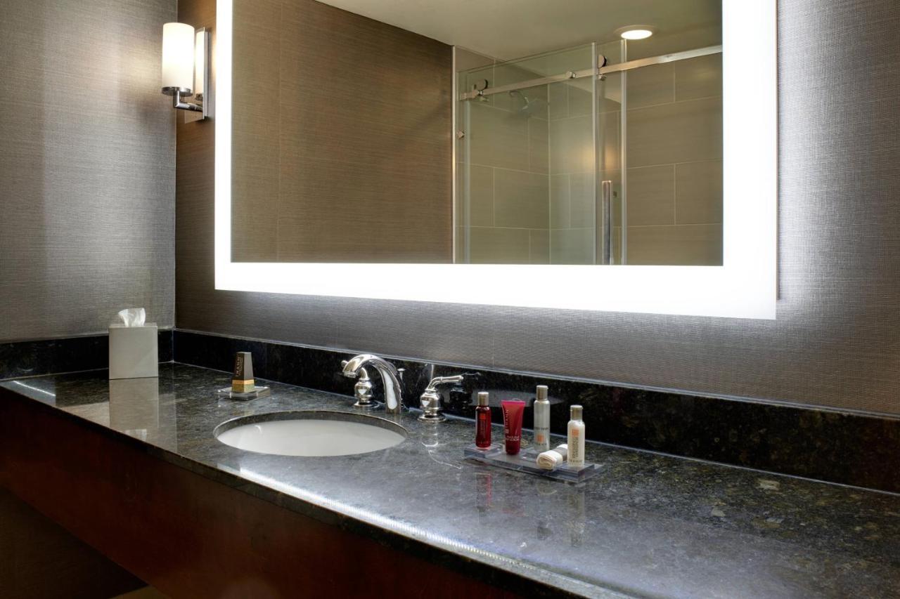 Marriott East Lansing At University Place Екстер'єр фото