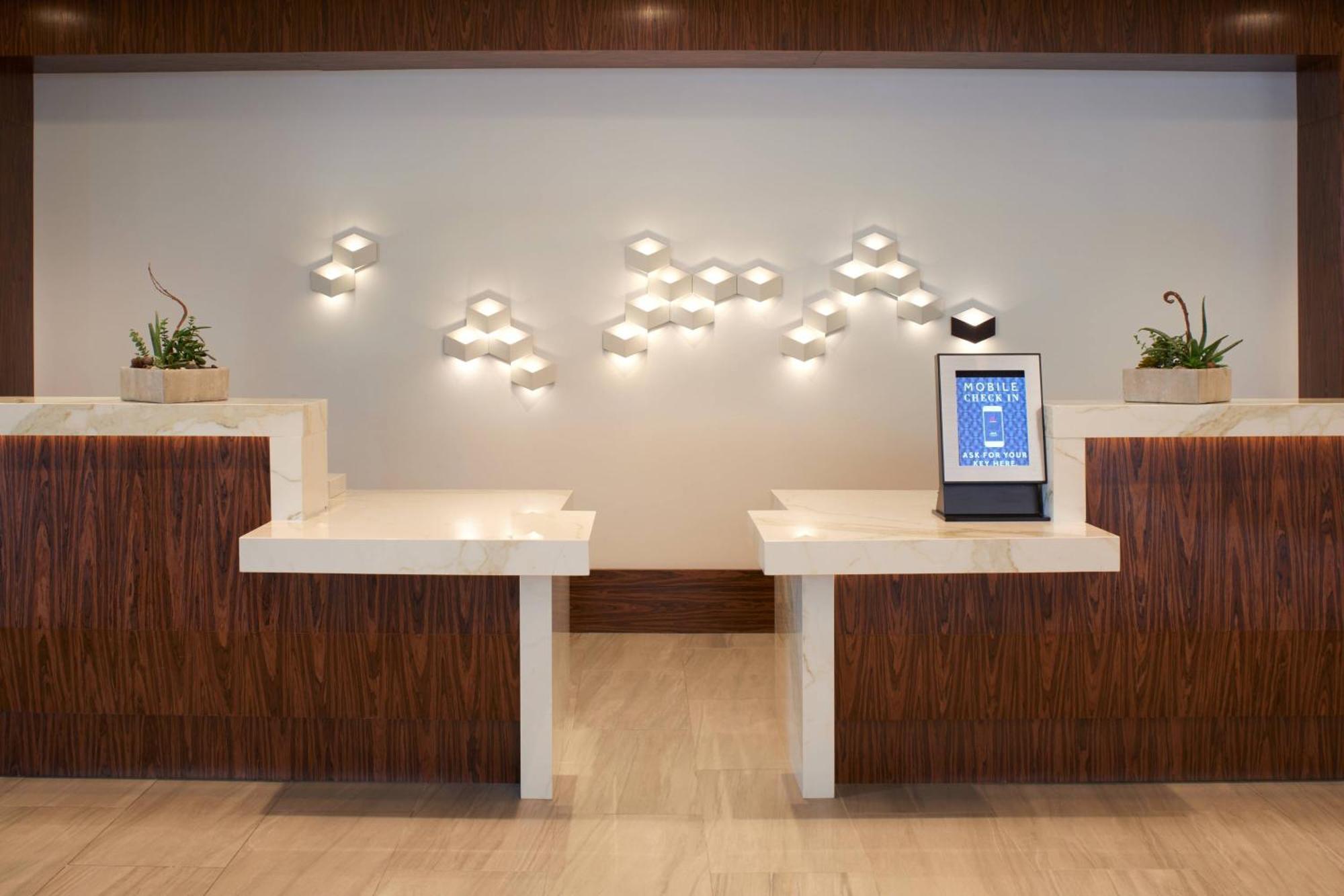 Marriott East Lansing At University Place Екстер'єр фото
